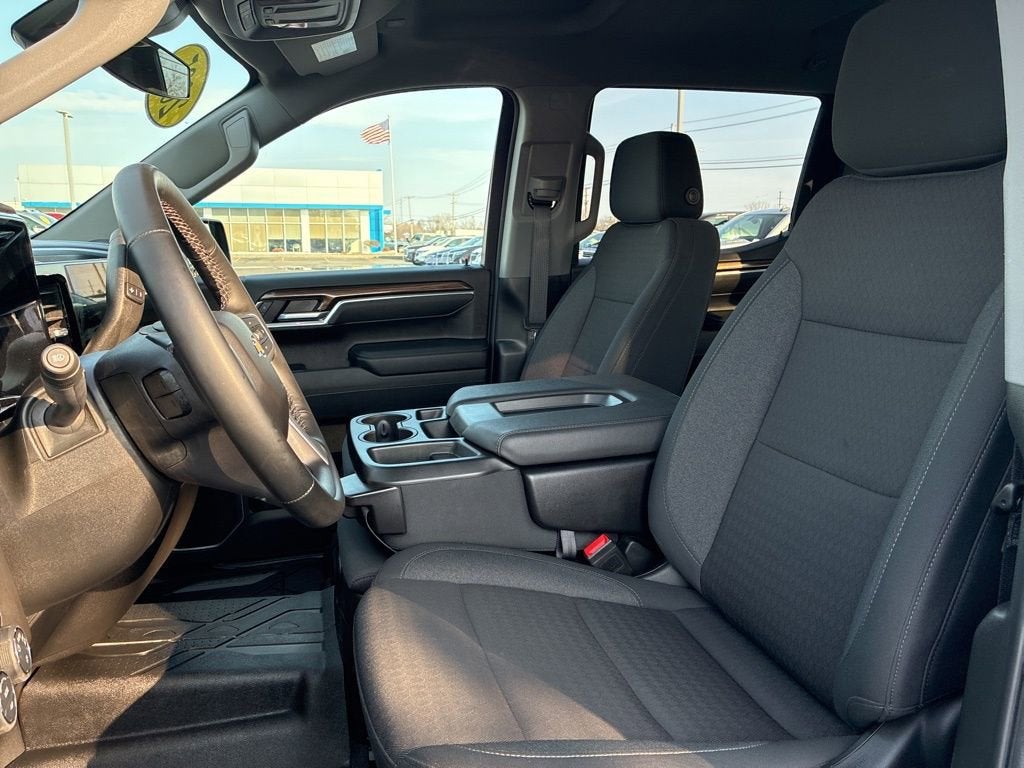 2025 Chevrolet Silverado 1500 LT (2FL)