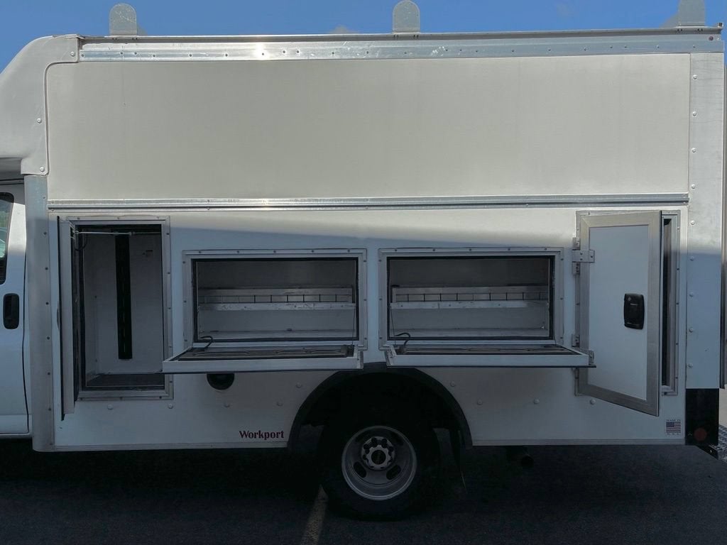 2022 GMC Savana Cutaway 3500 Gas