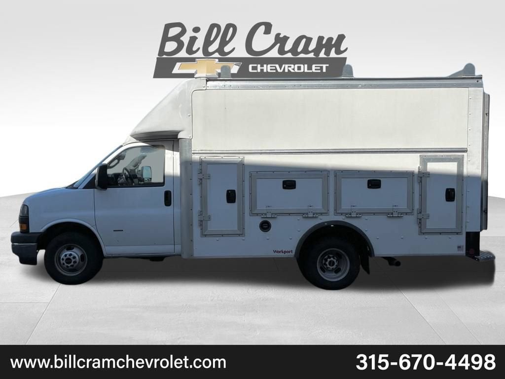 2022 GMC Savana Cutaway 3500 Gas