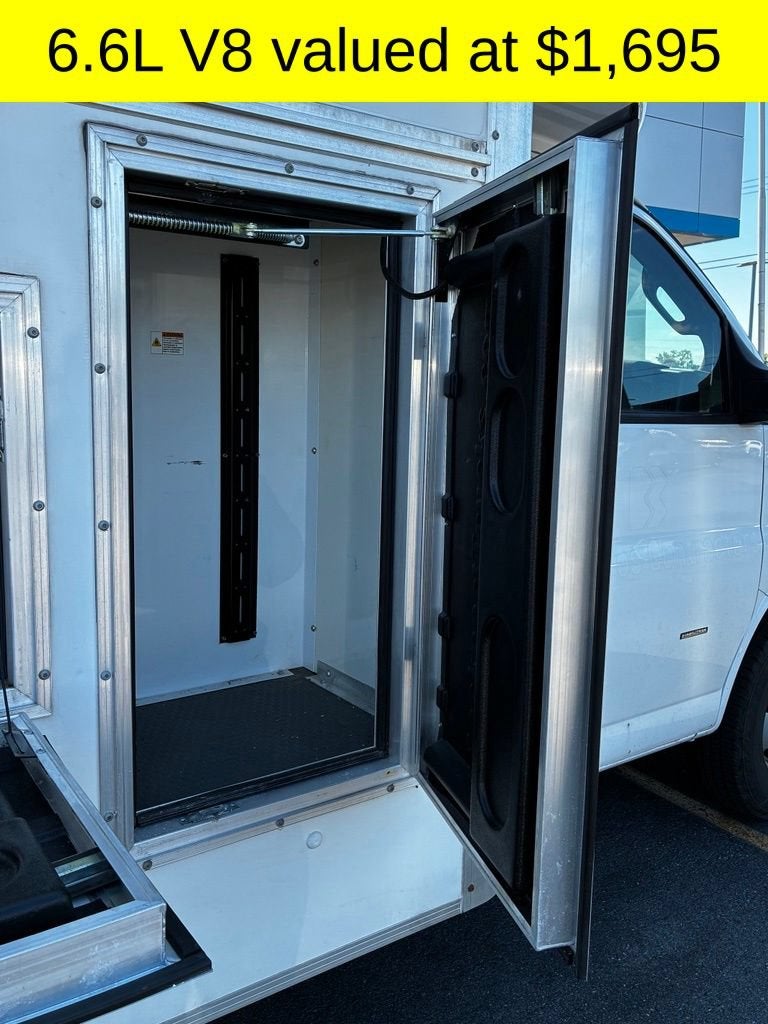 2022 GMC Savana Cutaway 3500 Gas