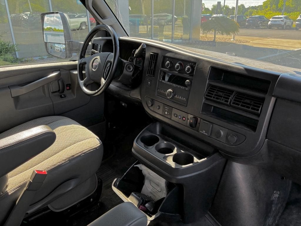 2022 GMC Savana Cutaway 3500 Gas