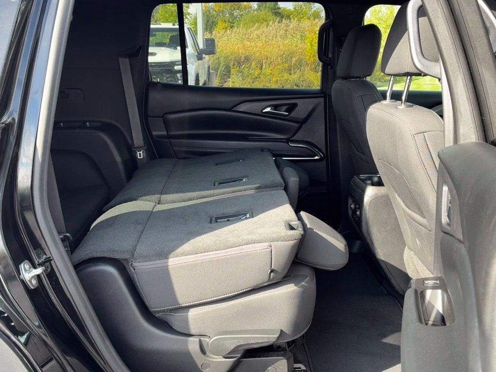 2024 Chevrolet Traverse LS