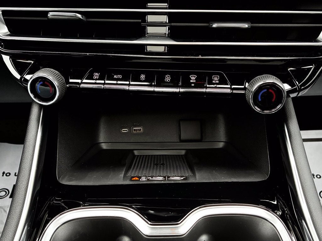 2027 Chevrolet Traverse LT - Photo 20