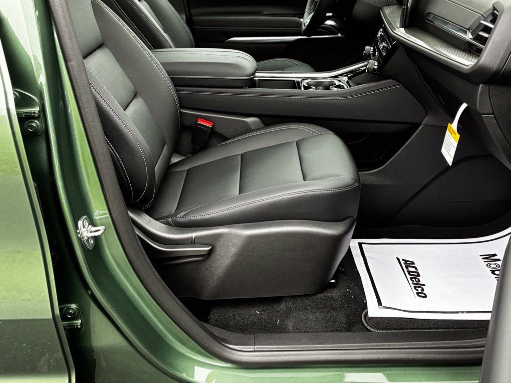 2027 Chevrolet Traverse LT - Photo 26