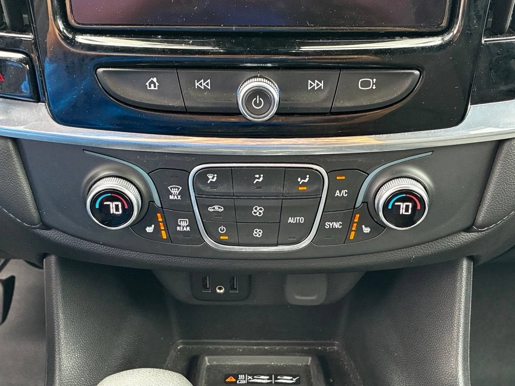 2022 Chevrolet Traverse LT Cloth