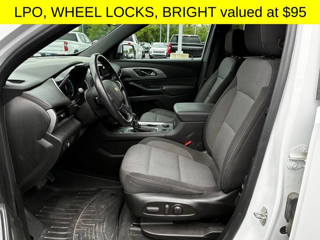 2022 Chevrolet Traverse LT Cloth