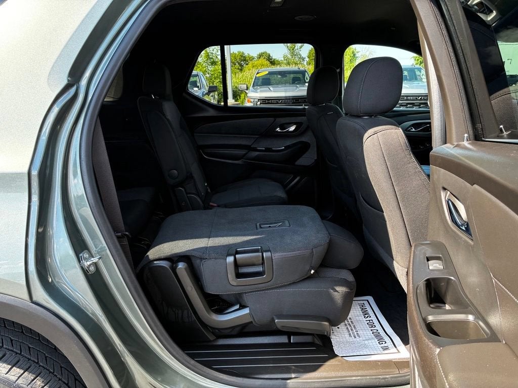 2023 Chevrolet Traverse LT Cloth
