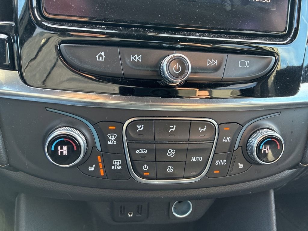 2023 Chevrolet Traverse LT Leather