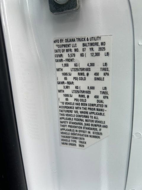 2025 Chevrolet Express Cutaway 3500 1WT