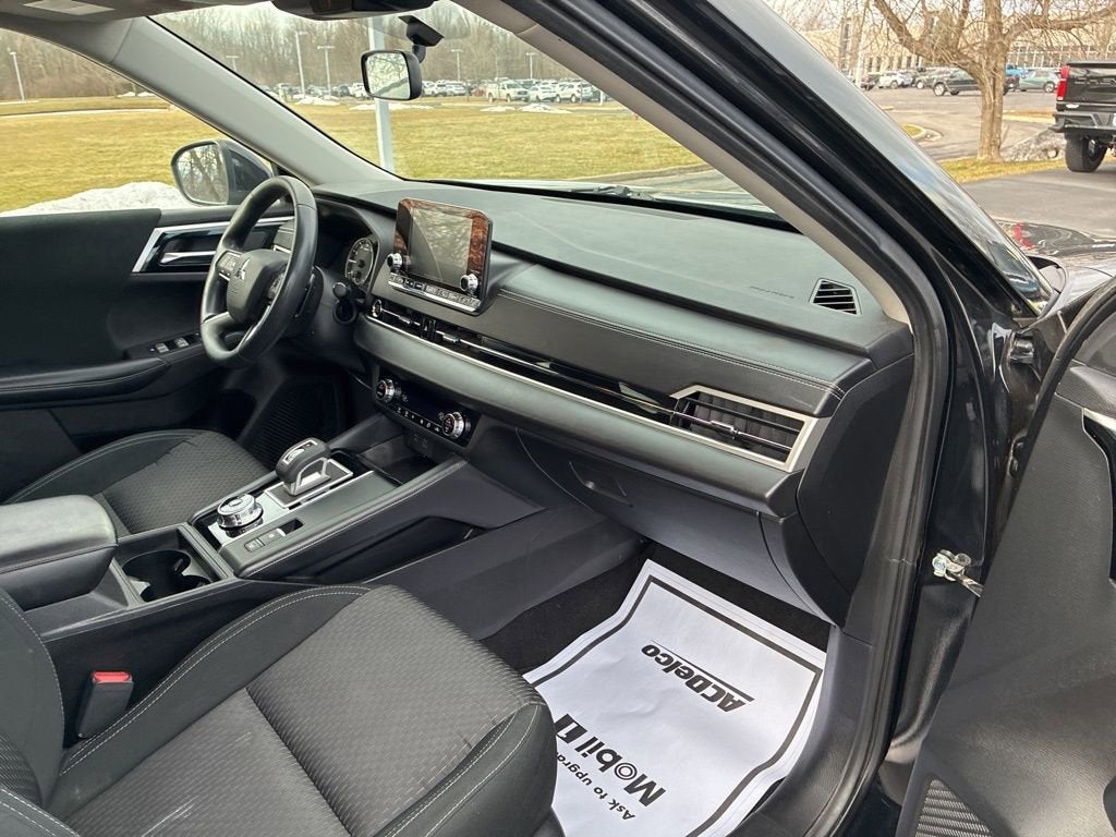 2022 Mitsubishi Outlander ES