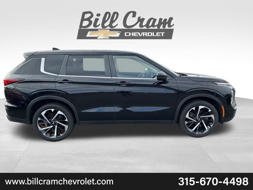 2022 Mitsubishi Outlander ES